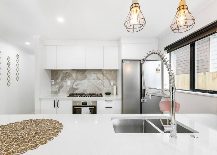  at 8B Lynette Place, Mangere, Auckland