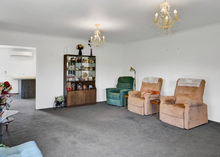  at 6 Elizabeth Grove, Stratford