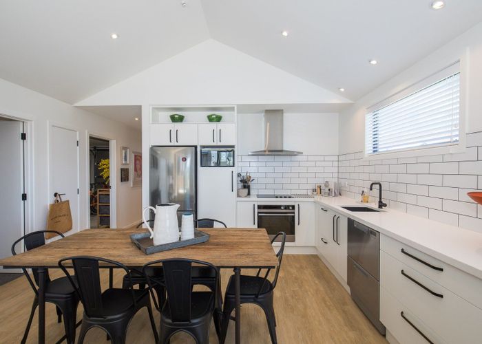  at 2 Leaning Rock RD, Springvale, ALEXANDRA