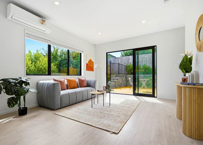  at 33E Garadice Road, Rothesay Bay, North Shore City, Auckland