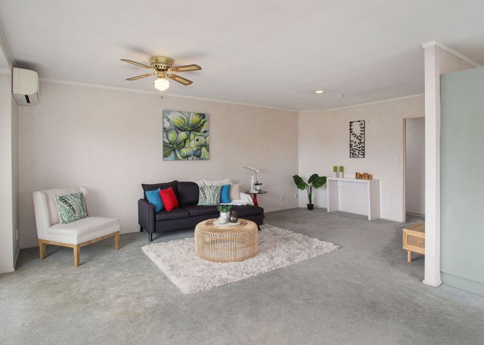  at 2/56 Larnoch Road, Henderson, Auckland