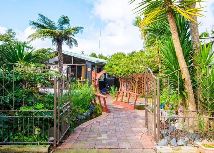  at 8 Hartley Terrace, Massey, Waitakere City, Auckland