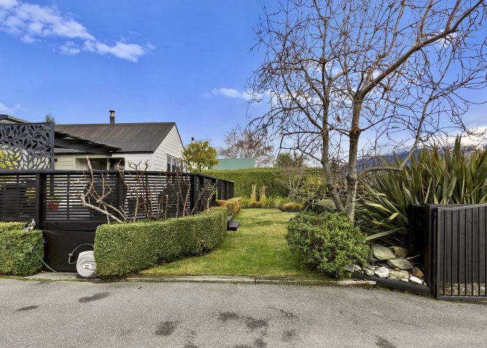  at 61 Oregon Drive, Kelvin Heights, Queenstown