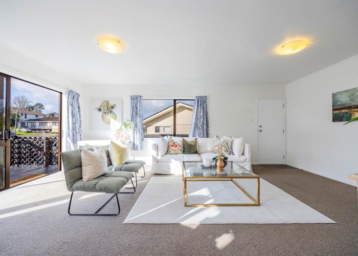  at 2/2 Tacitus Place, Totara Vale, Auckland