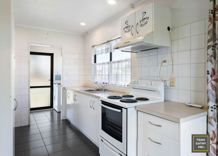  at 2/15 Jellicoe Road, Manurewa, Manukau City, Auckland