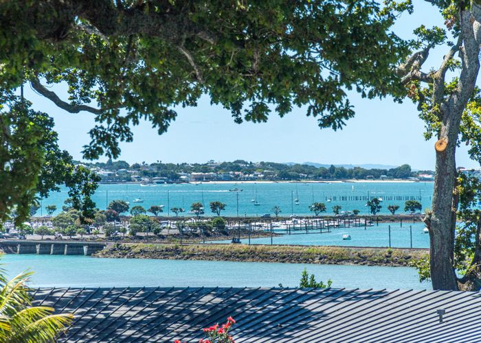  at 72 Shore Road, Remuera, Auckland