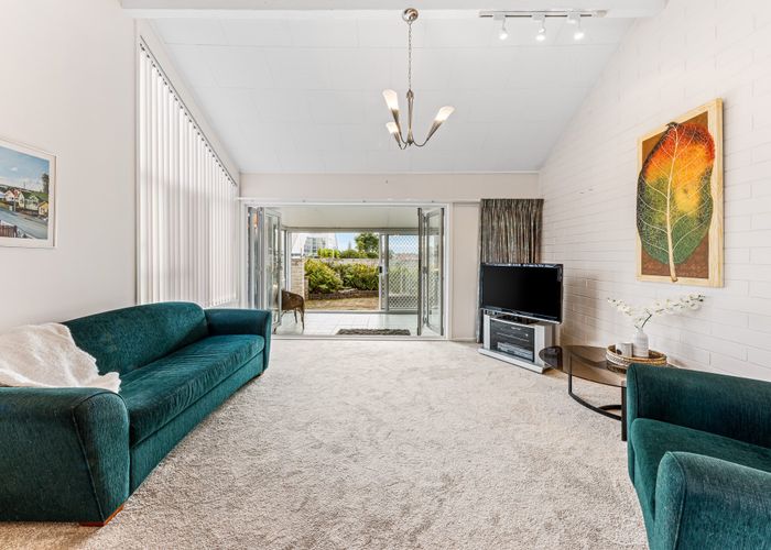  at 1/25 Akoranga Drive, Northcote, North Shore City, Auckland