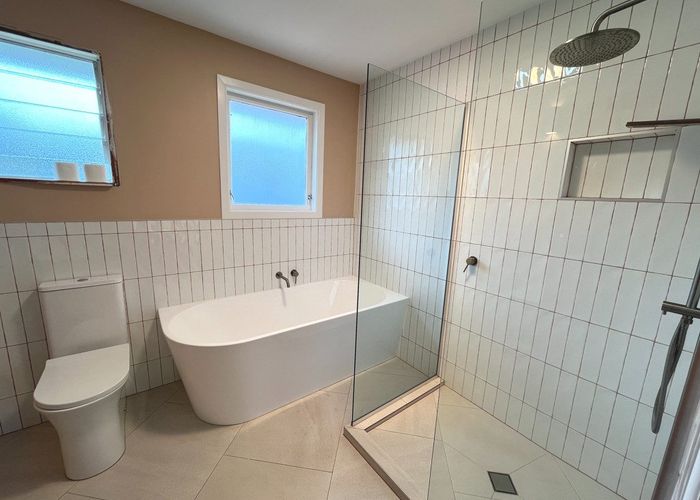  at 2/32 PARAGON AVE, Beach Haven, Auckland