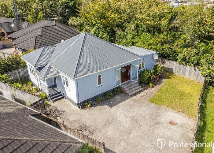  at 2/6 Pohutukawa Street, Woburn, Lower Hutt, Wellington