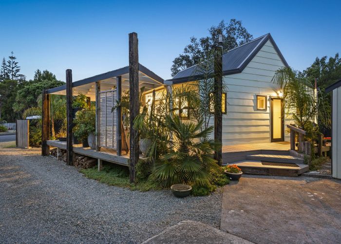  at 2 Island View Terrace, Waikanae Beach, Waikanae