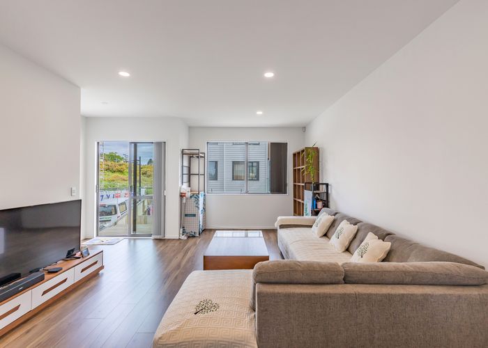  at 33 Bloom Crescent, Sunnyvale, Auckland