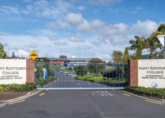  at 44 The Boulevard, Sunnyhills, Manukau City, Auckland