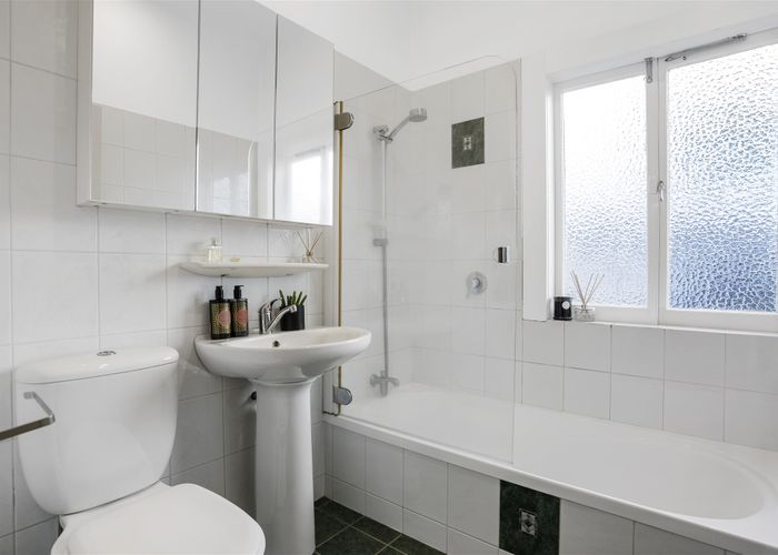  at 9 Hillsborough Road, Hillsborough, Auckland