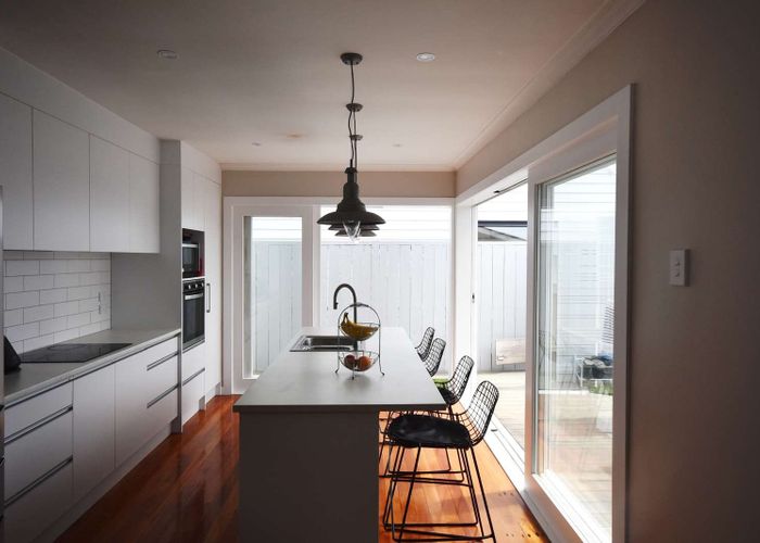  at 10 Myrtle Street, Morningside, Auckland City, Auckland