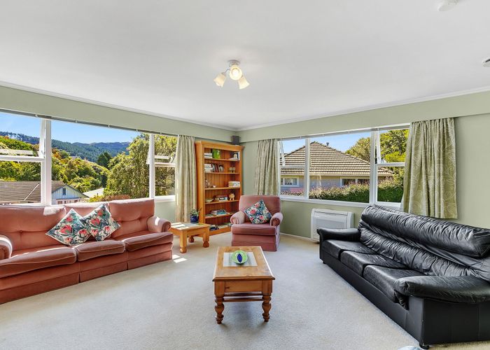  at 35 Pembroke Street, Tawa, Wellington
