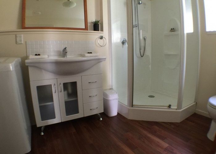  at 8/869 Beach Road, Torbay, North Shore City, Auckland