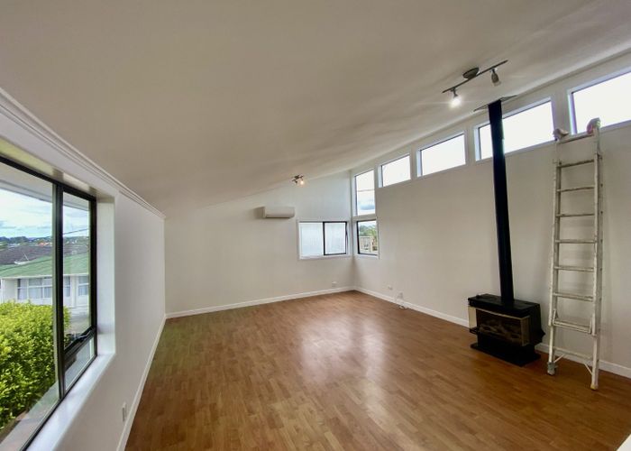  at 85 Pupuke Road, Northcote, Auckland