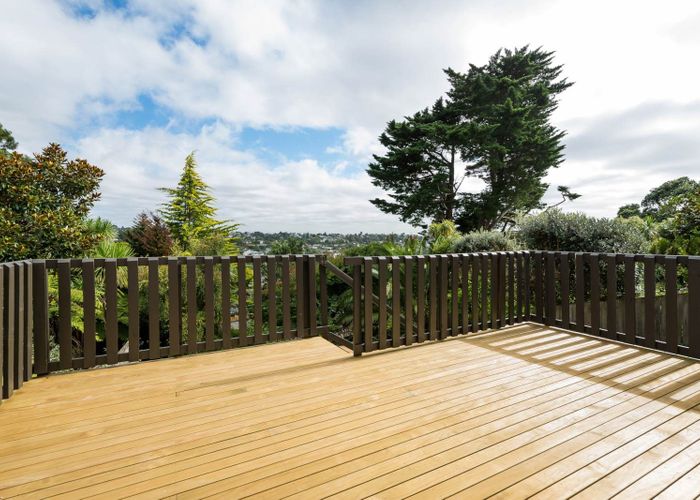  at 2/43 Arran Road, Browns Bay, North Shore City, Auckland