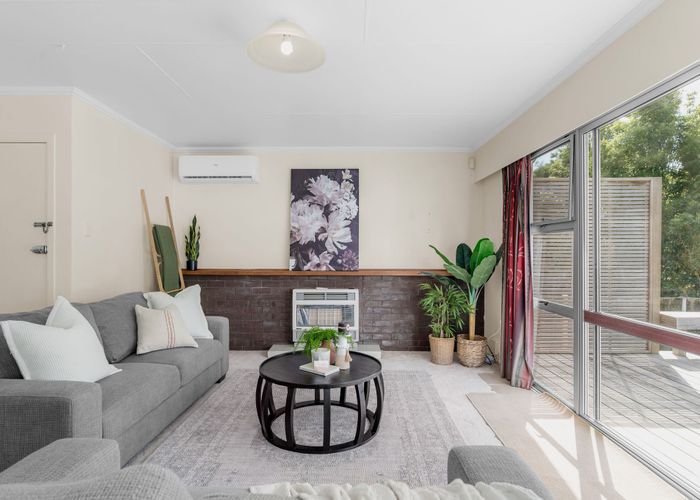  at 74 Amanda Avenue, Dinsdale, Hamilton