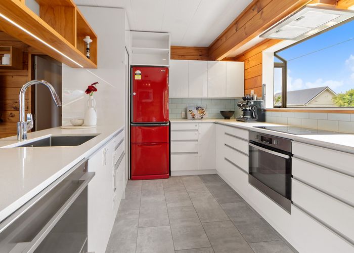  at 210A Queens Drive, Lyall Bay, Wellington