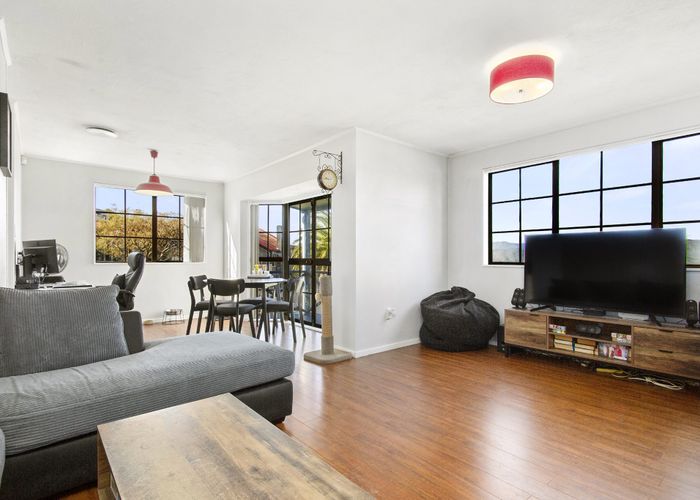 at 32 Pekanga Road, Normandale, Lower Hutt, Wellington