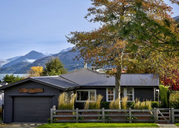  at 11 Cedar Drive, Kelvin Heights, Queenstown-Lakes, Otago