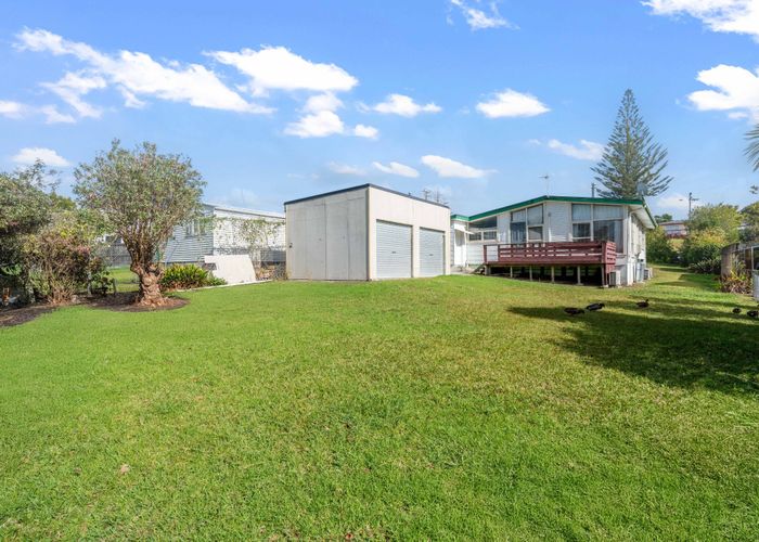  at 35 Beaubank Road, Kelston, Waitakere City, Auckland
