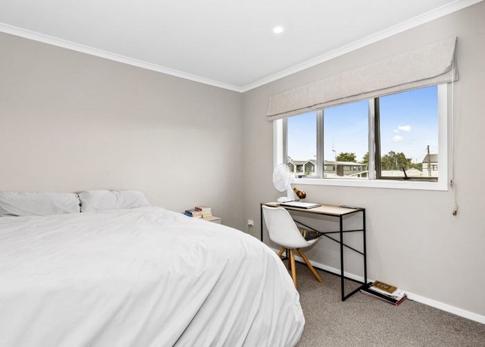  at 2/144 Old Farm Road, Hamilton East, Hamilton