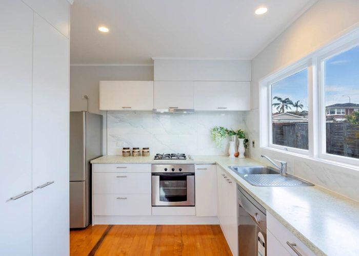  at 2/6 Northcote Road, Takapuna, Auckland