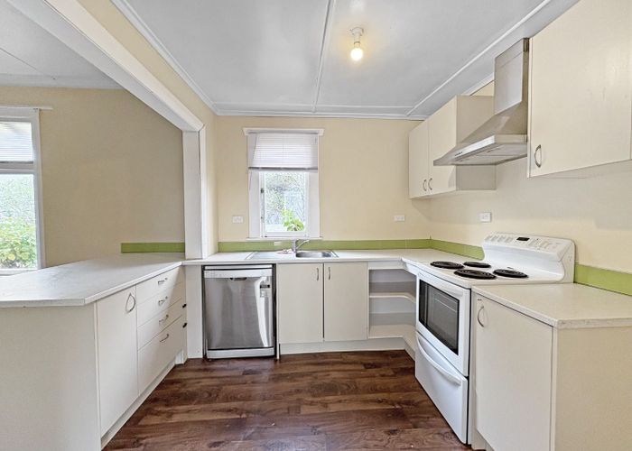  at 37 Manuka Street, Castlecliff, Whanganui, Manawatu / Whanganui