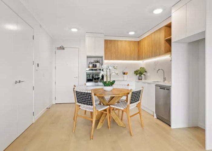  at 102/1A Derna Road, Panmure, Auckland