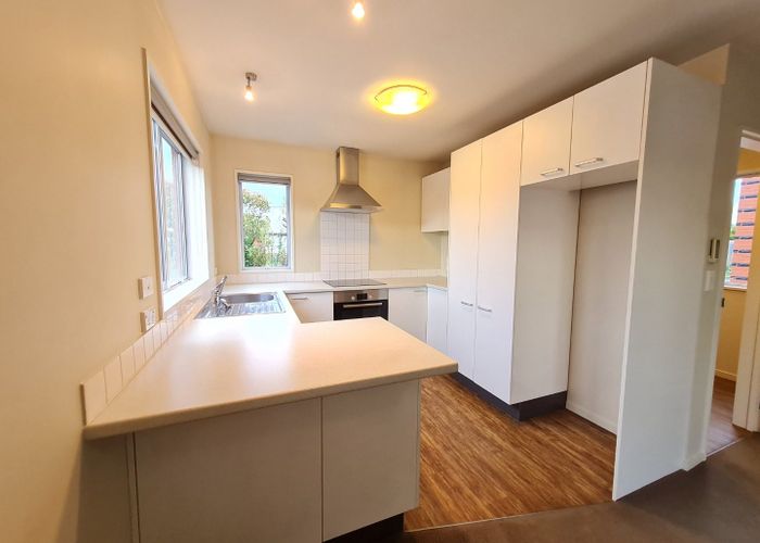  at 2/672 Ferry Road, Woolston, Christchurch City, Canterbury