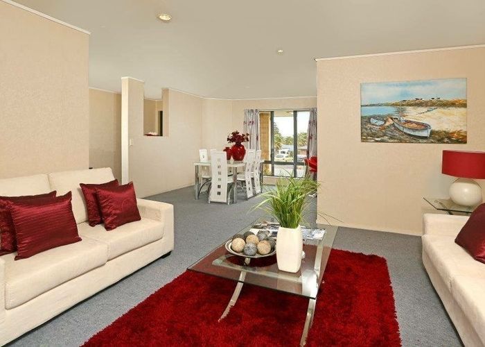  at 106 Kingdale Road, Henderson, Waitakere City, Auckland