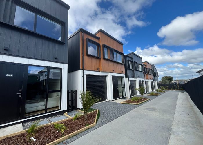  at 4/32 Bradbury Road, Botany Downs, Auckland