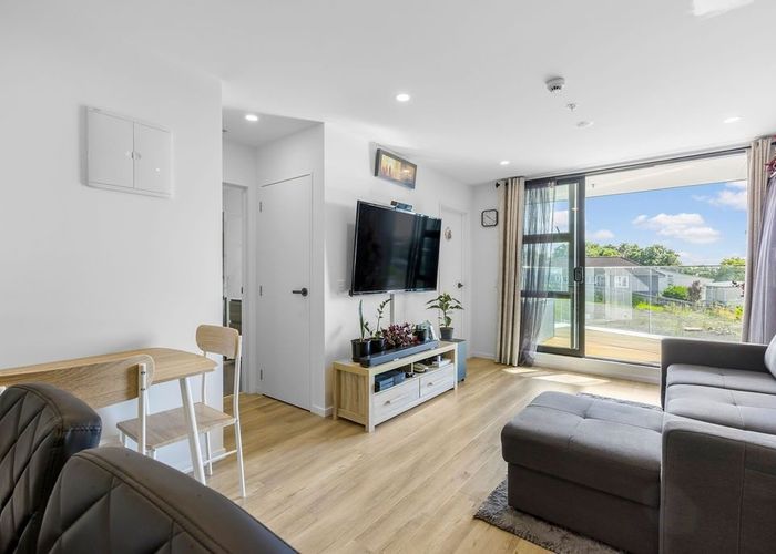  at 305/553C Glenfield Road, Glenfield, Auckland