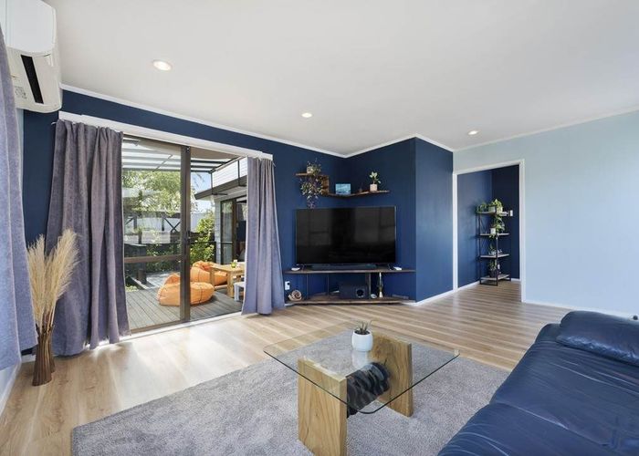  at 2/221 Waitemata Drive, Ranui, Waitakere City, Auckland