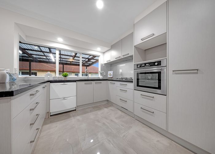  at 196 Botany Road, Botany Downs, Manukau City, Auckland