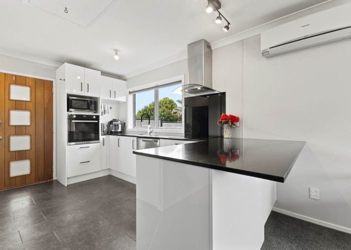  at 1/58 Challen Close, Conifer Grove, Papakura, Auckland
