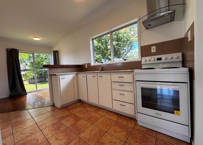  at 5 Leatham Crescent, Papakura, Papakura, Auckland