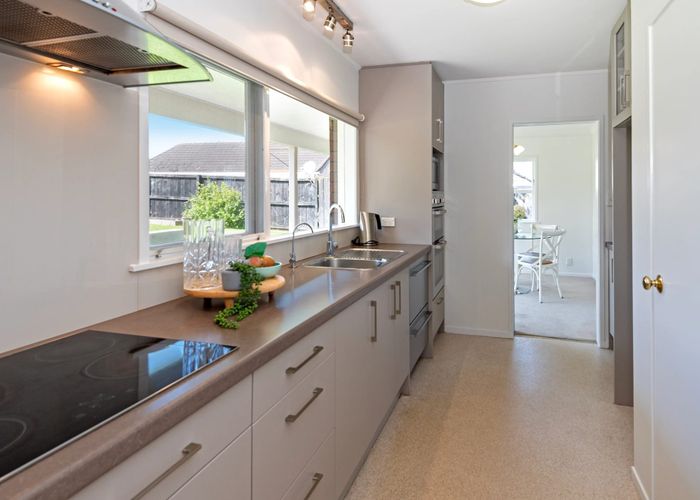  at 82 Prince Regent Drive, Half Moon Bay, Auckland