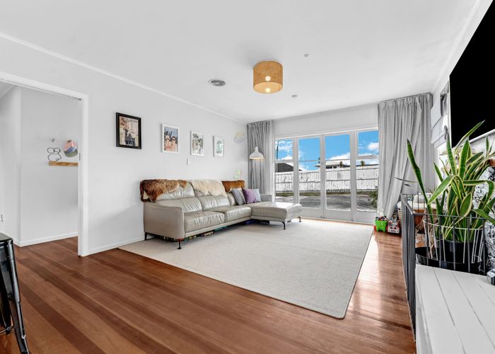  at 20 Sylvan Crescent, Te Atatu South, Waitakere City, Auckland