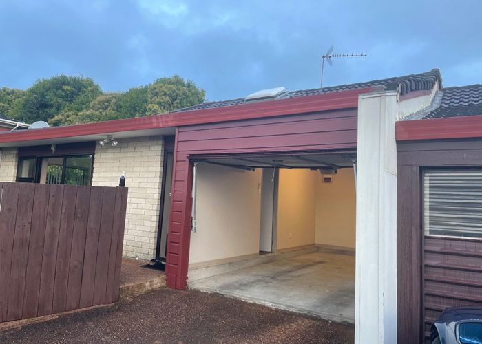  at 4/52 Jellicoe Road, Mount Wellington, Auckland