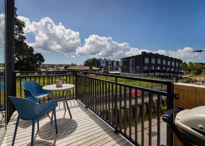  at 2 Wharetana Crescent, New Lynn, Waitakere City, Auckland