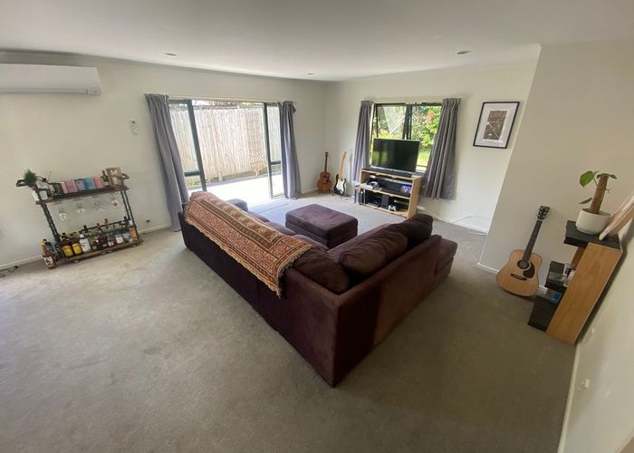  at 1/4 Valley Road, Northcote, Auckland