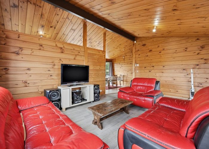  at 1/8 Chichester Drive, Rosehill, Papakura, Auckland