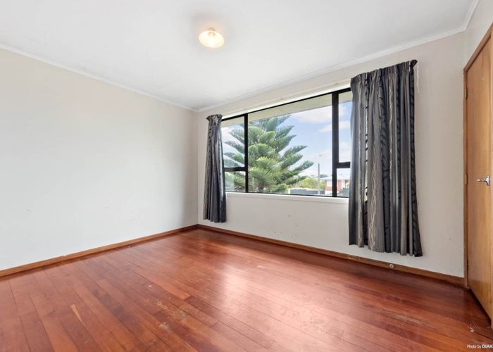  at 34 Kirrie Ave., Te Atatu South, Waitakere City, Auckland