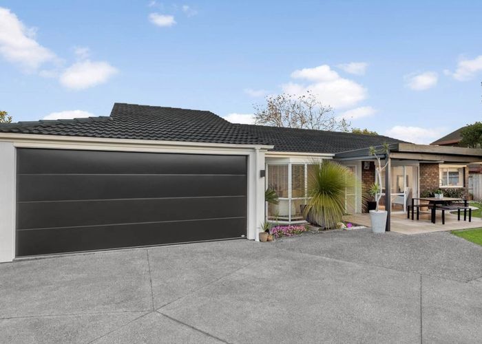  at 14B Kallaroo Place, Botany Downs, Auckland