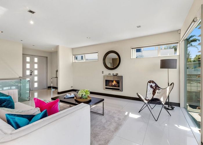  at 1 Paterson Mews, Browns Bay, Auckland