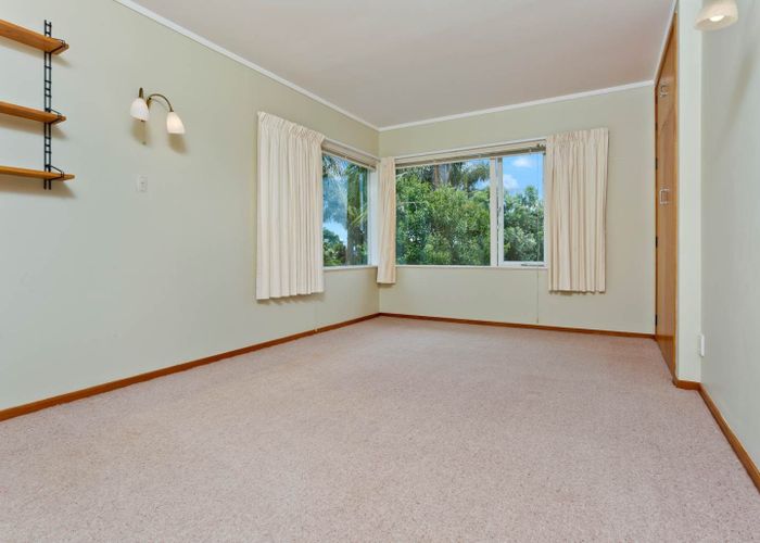  at 8 Radiata Lane, Chatswood, North Shore City, Auckland