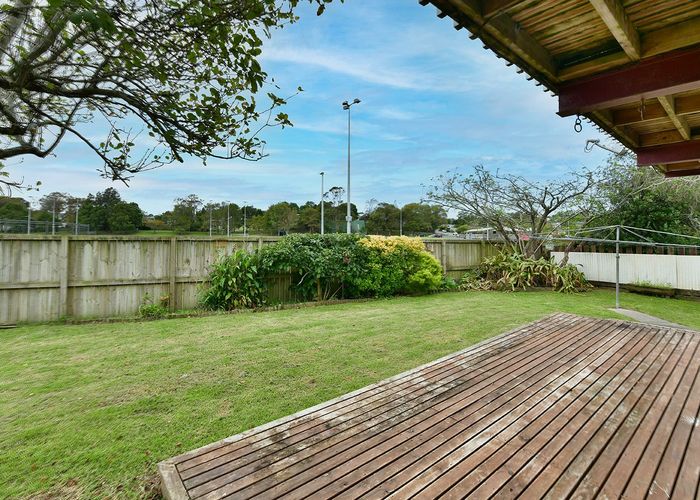  at 136 Sycamore Drive, Sunnynook, Auckland